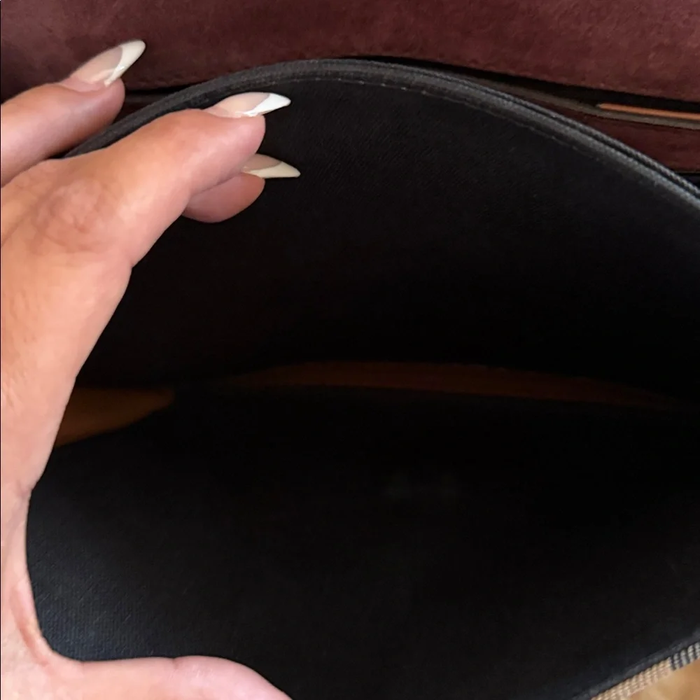 Burberry Maroon and Tan Leather Interior - Picture 8 of 13